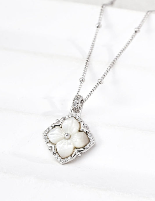 This court - style four - leaf clover necklace - Figgostyle