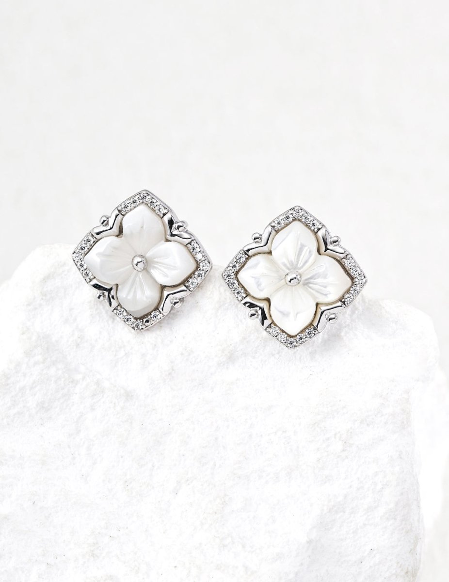 The court - style four - leaf clover earrings - Figgostyle