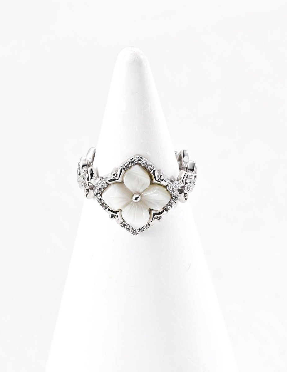The court - style four - leaf clover series mother - of - pearl ring - Figgostyle
