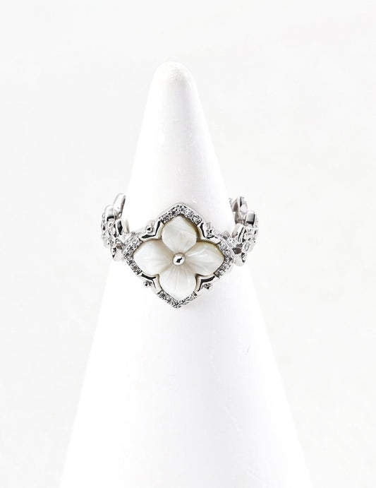 The court - style four - leaf clover series mother - of - pearl ring - Figgostyle