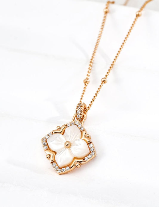 This court - style four - leaf clover necklace - Figgostyle