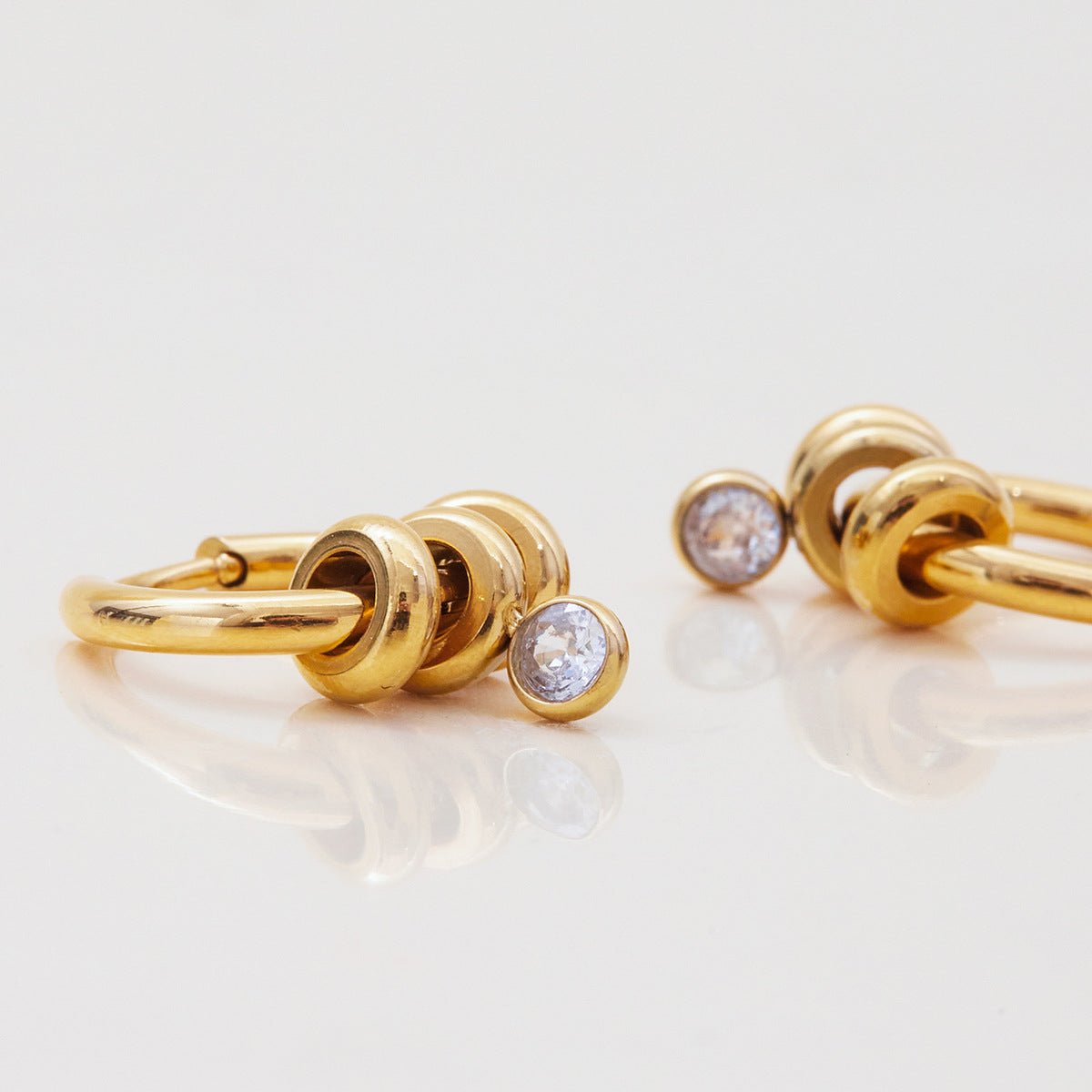 Zircon earrings with a touch of understated luxury. - Figgostyle